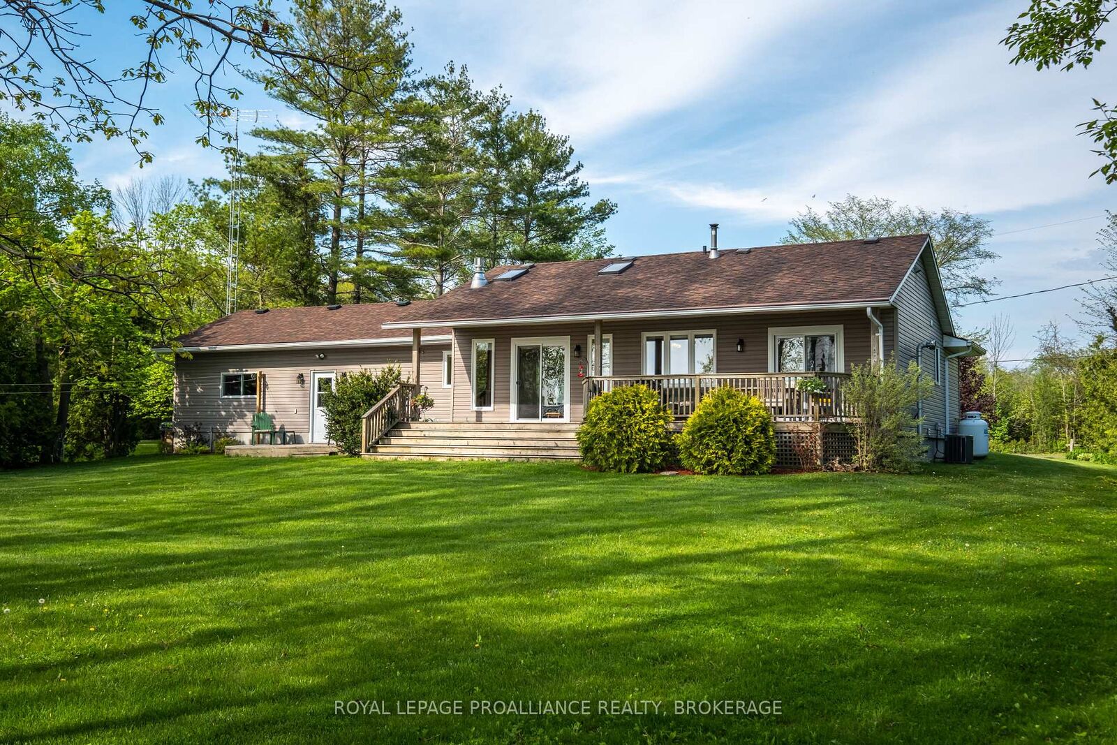 Property Photo:  14 Sunset Lane  ON K7R 3K7 