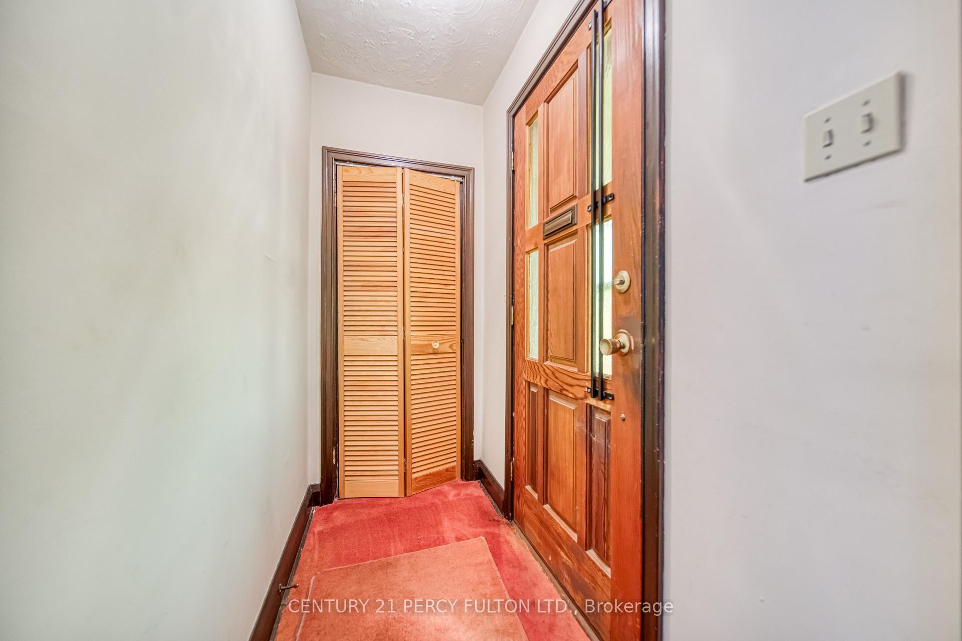 Photo de la propriété: 3184 St Clair Avenue E ON M1L 1V6