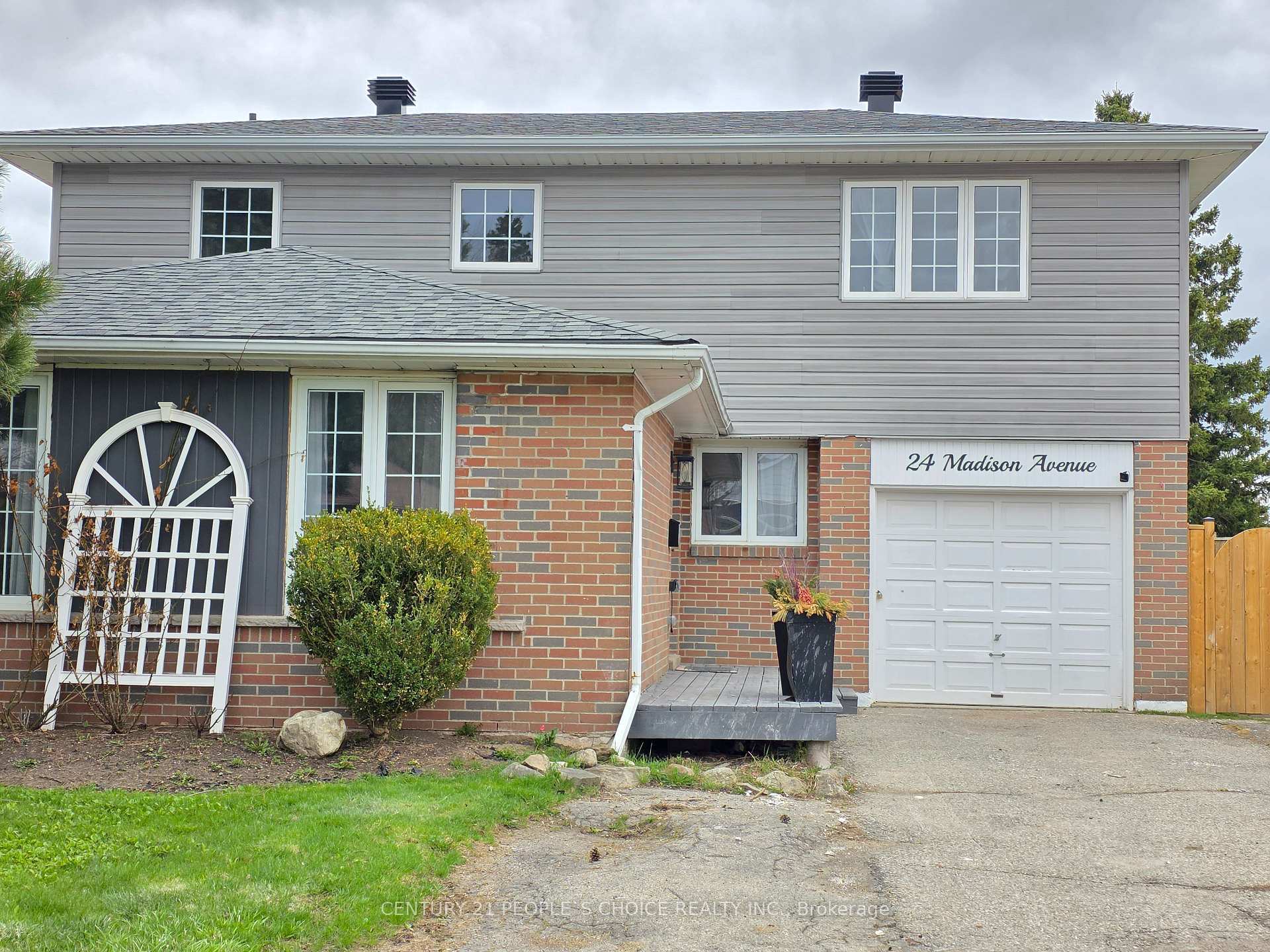 Photo de la propriété: 24 Madison Avenue ON L9W 1S2