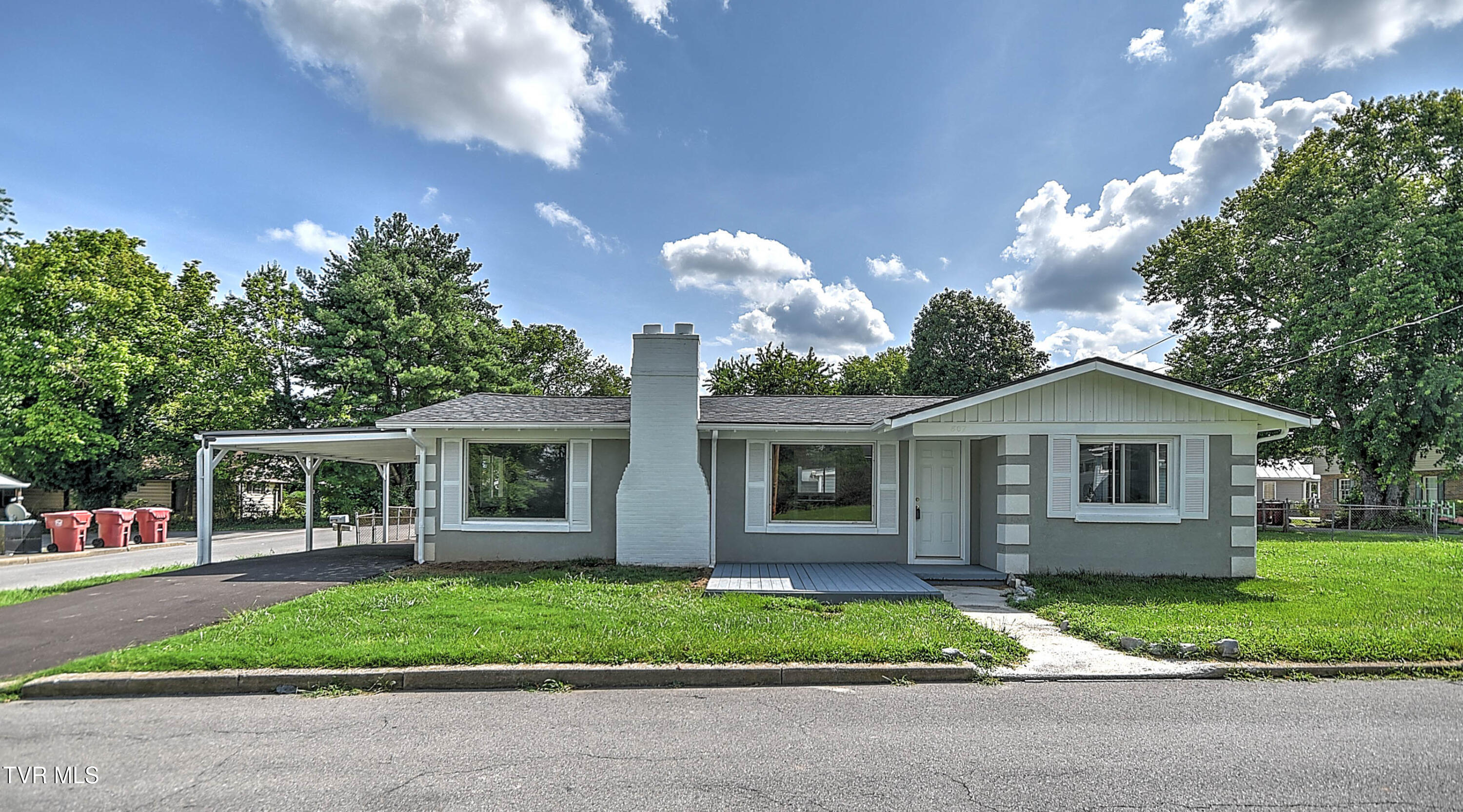 Property Photo: 807 Long Street TN 37601