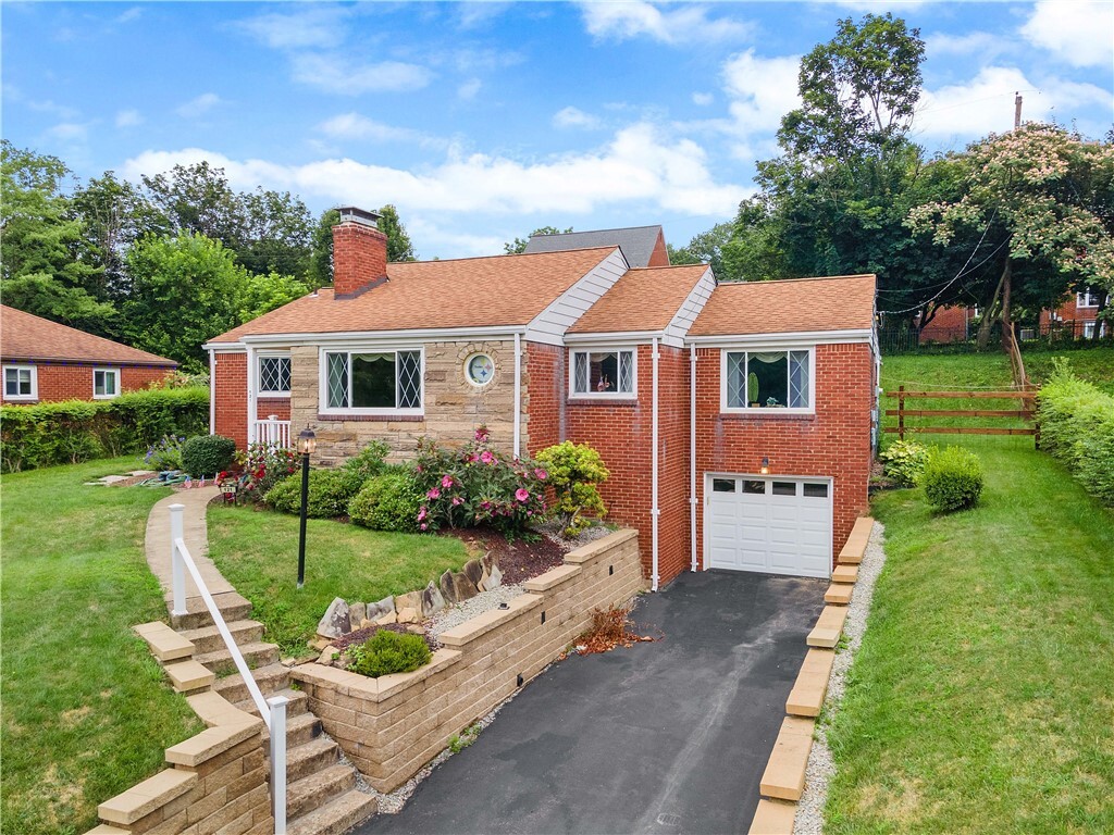 Property Photo: 121 Norrington Dr PA 15236