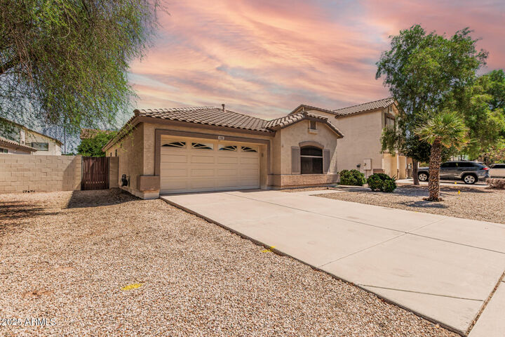 Property Photo: 1748 E Loma Vista Street AZ 85295