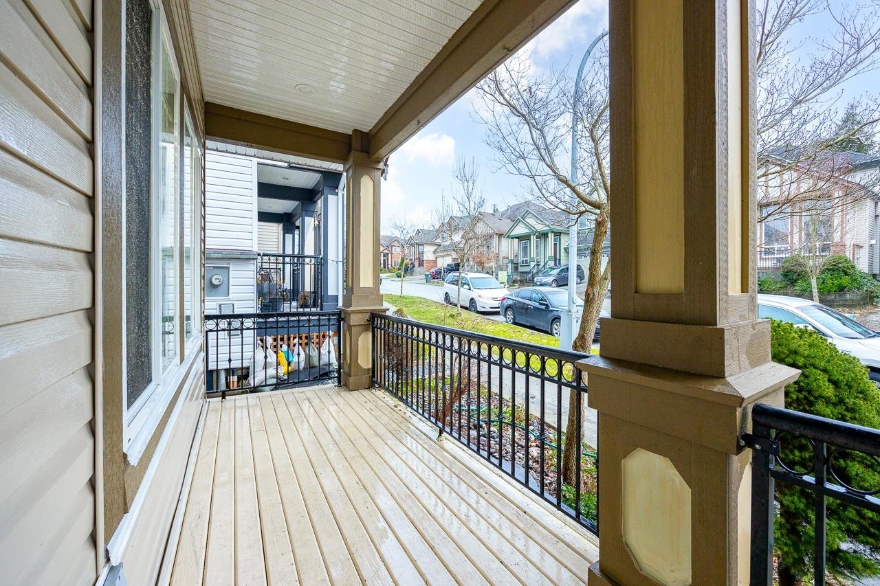 Photo de la propriété:  14185 62A Avenue  BC V3X 0B2 