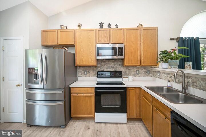 Property Photo: 411 Lakeview Parkway VA 22508