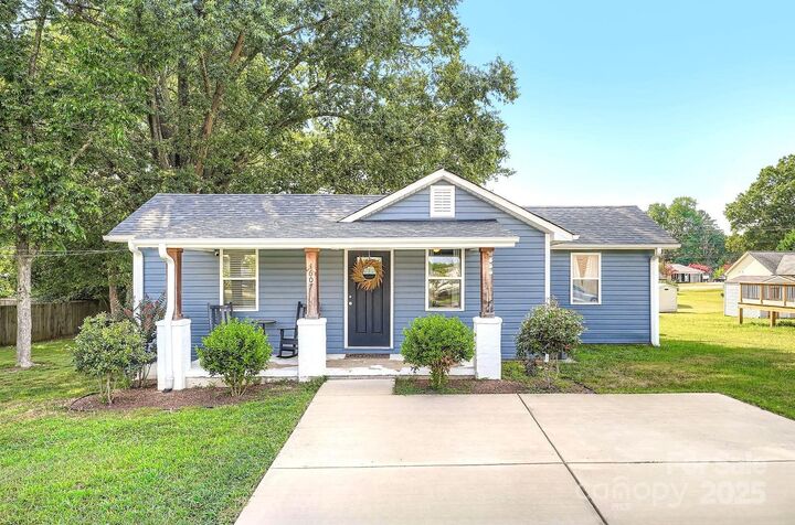 Property Photo: 1607 Chapman Avenue NC 28081