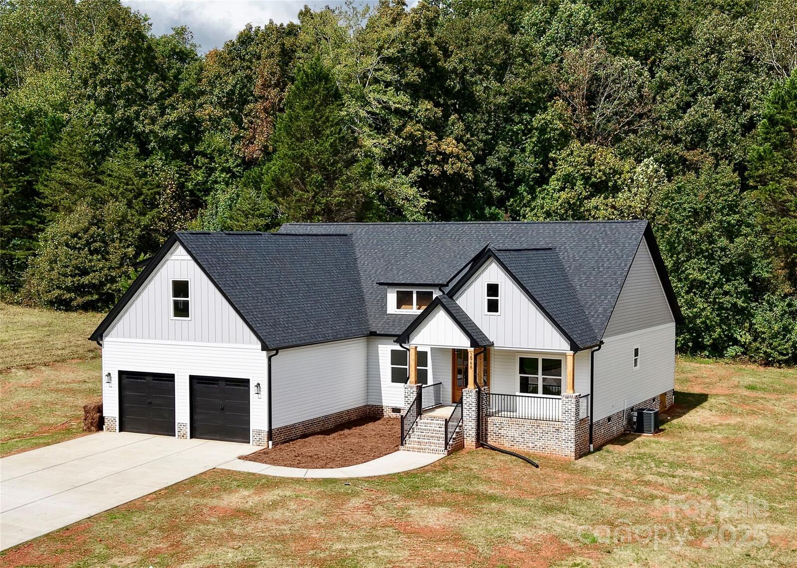 Property Photo: 2988 Quail Drive NC 28658