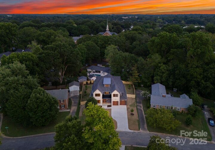 1109 Wimbledon Road  Charlotte NC 28209 photo