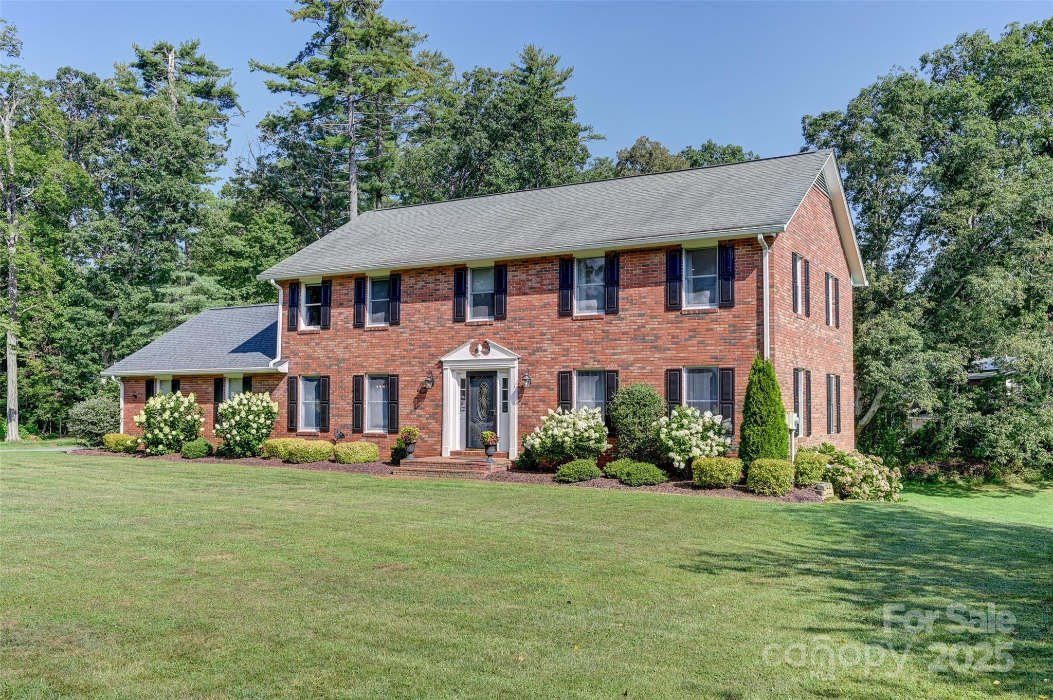 Property Photo: 507 Fenwick Court NC 28739