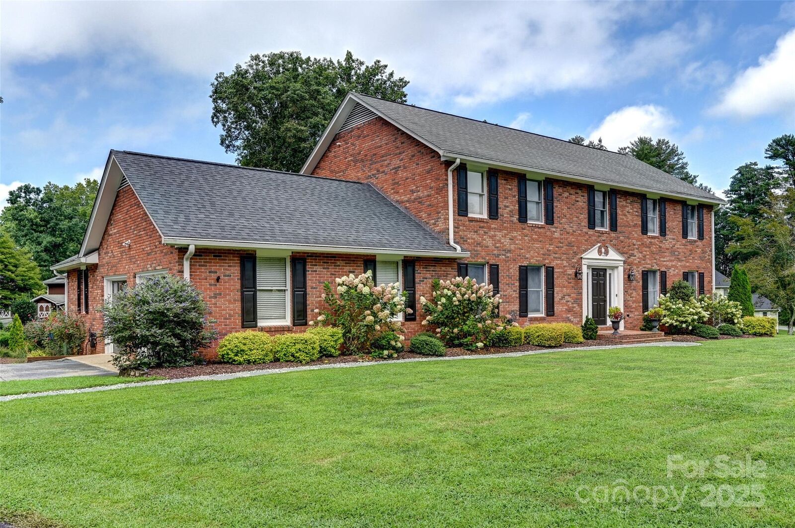 Property Photo:  507 Fenwick Court  NC 28739 