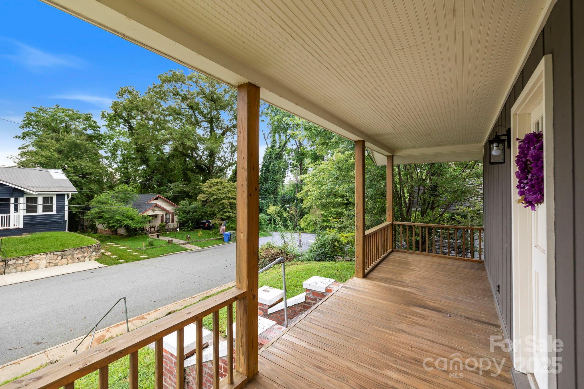 Property Photo: 907 Highland Avenue NC 28792