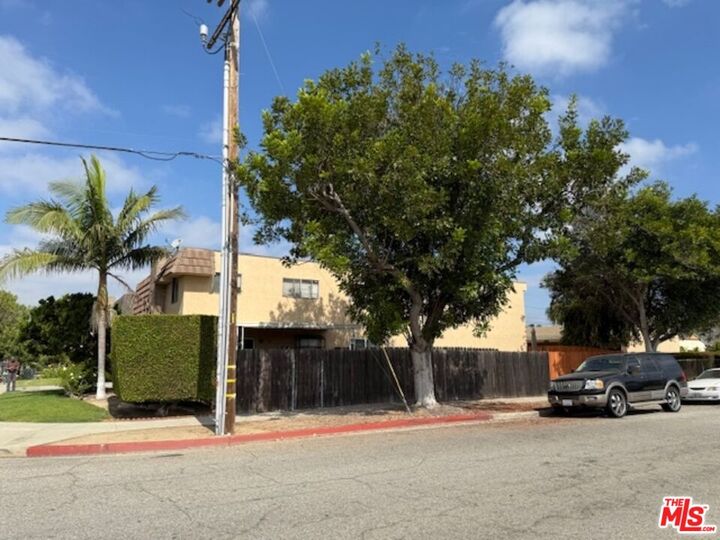 Property Photo:  2015 W 157th St  CA 90249 