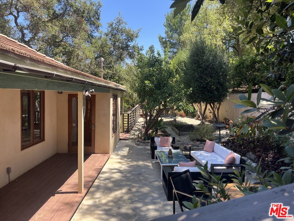 Property Photo: 19747 Horseshoe Dr CA 90290