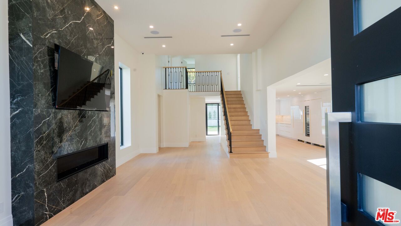 Property Photo:  10520 Ashton Ave  CA 90024 