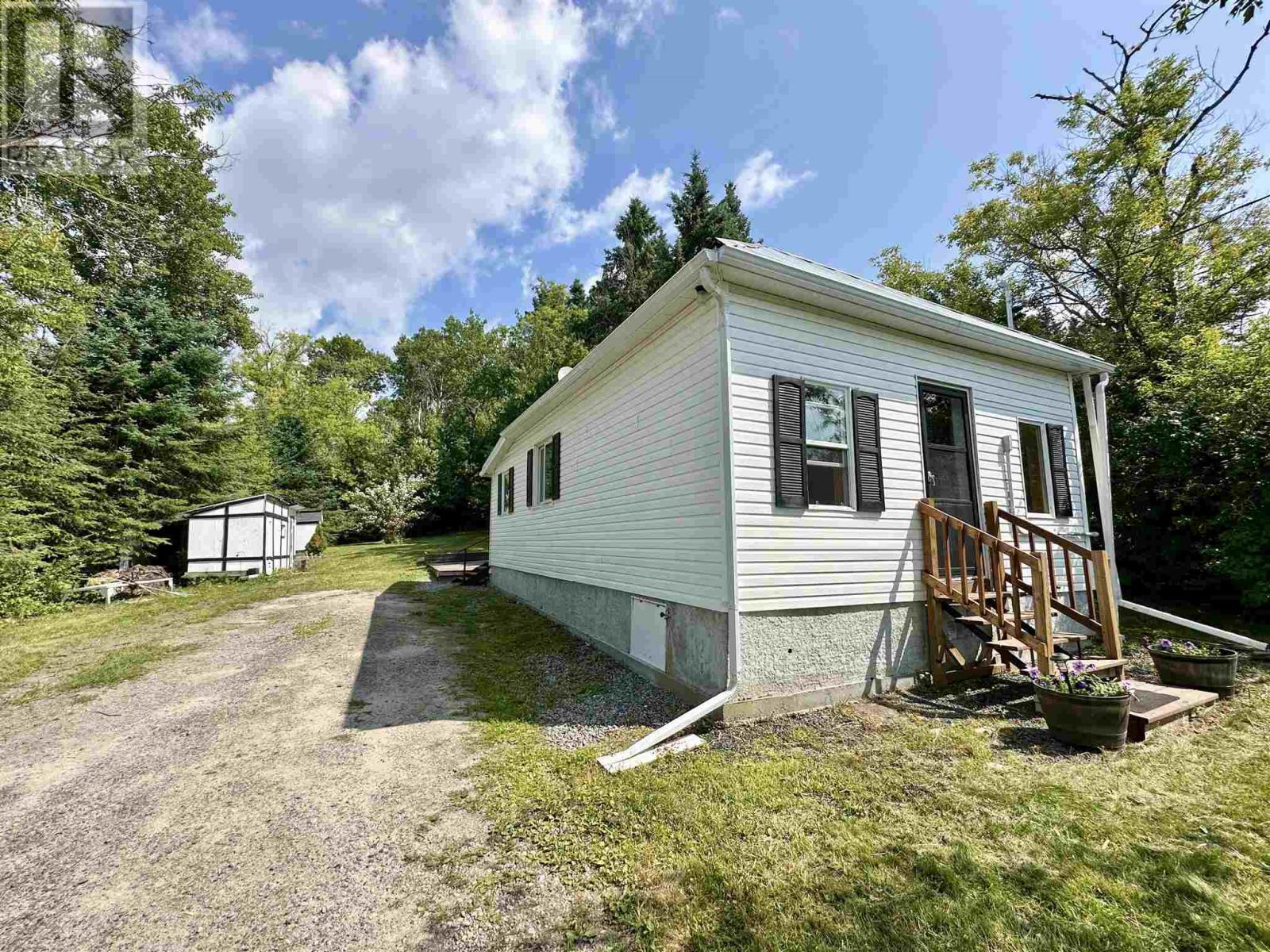 Property Photo:  40 Fourth Street  ON P0X 1M0 