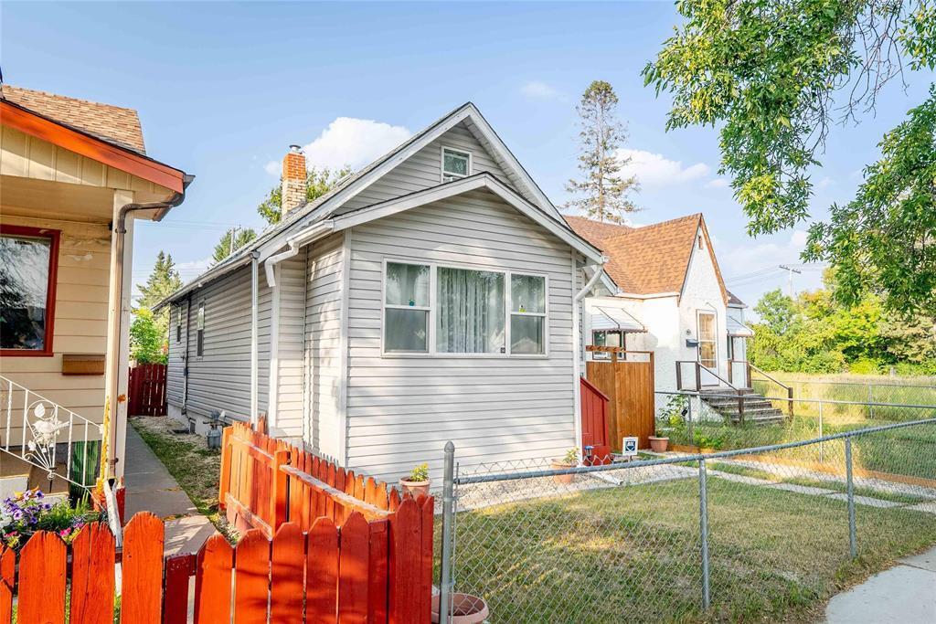 Photo de la propriété:  971 College Avenue  MB R2X 1B2 
