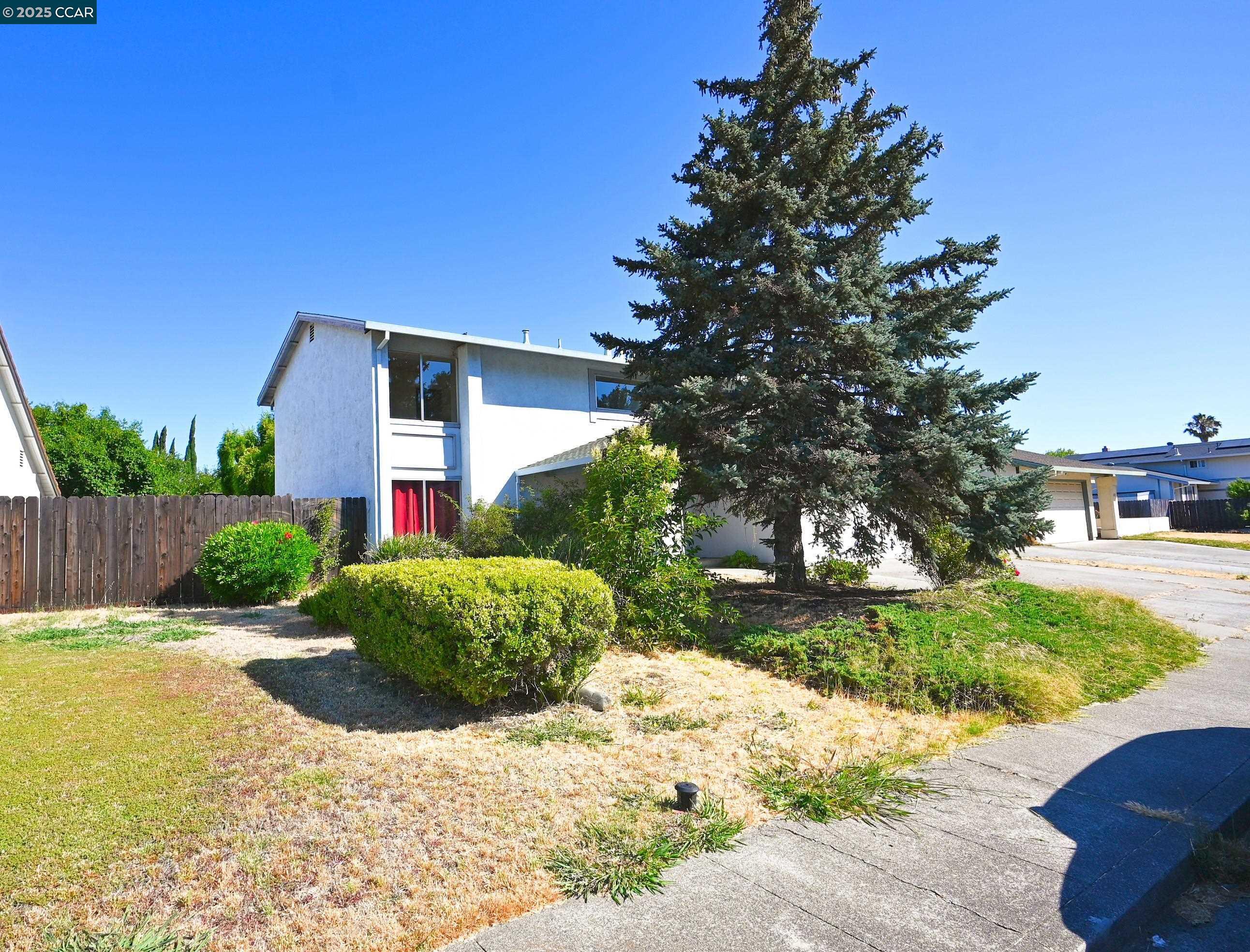 Property Photo: 424 Chelsea Way CA 94533