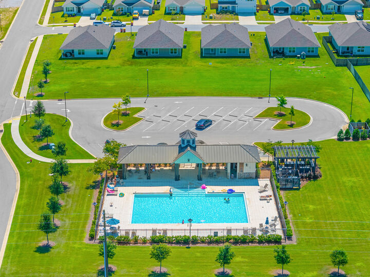 Property Photo: 824 Otto Loop FL 32539