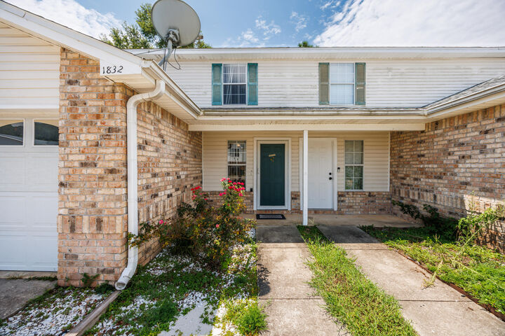 Property Photo: 1832 Pointed Leaf Lane 1832 FL 32547