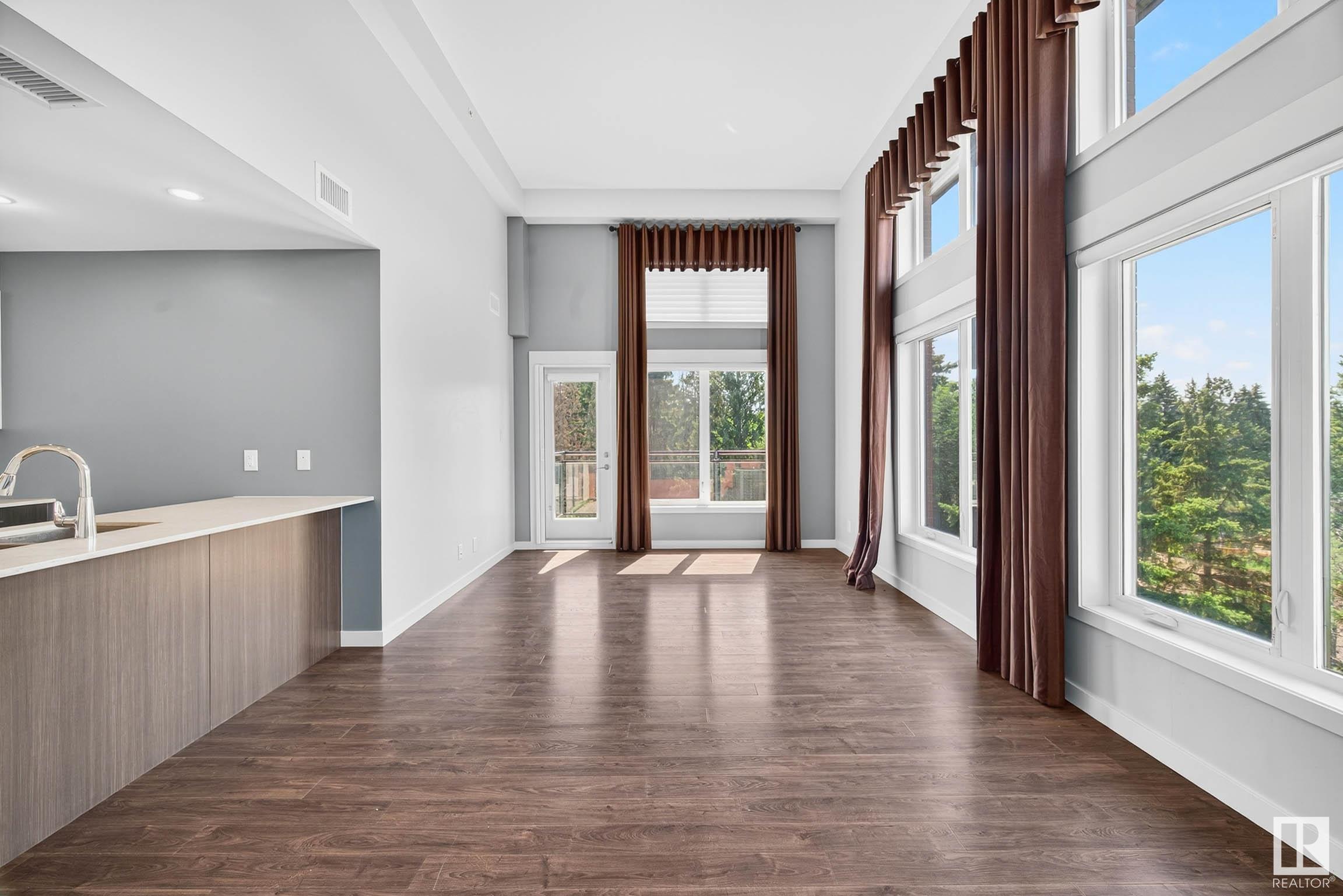 Photo de la propriété:  5 St Louis Street 513  AB T8N 7T2 