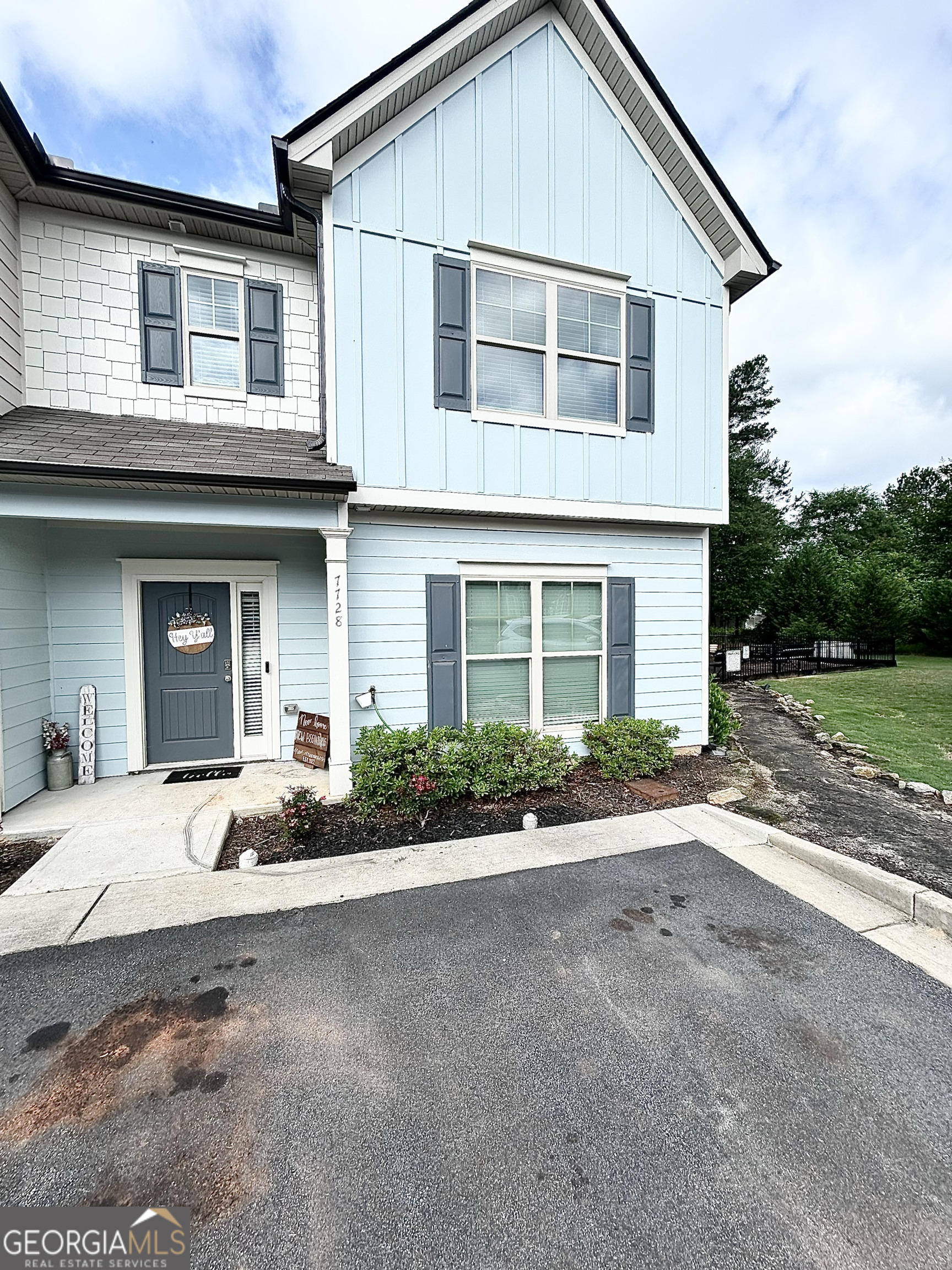 Property Photo: 7728 Fawn Circle GA 30014