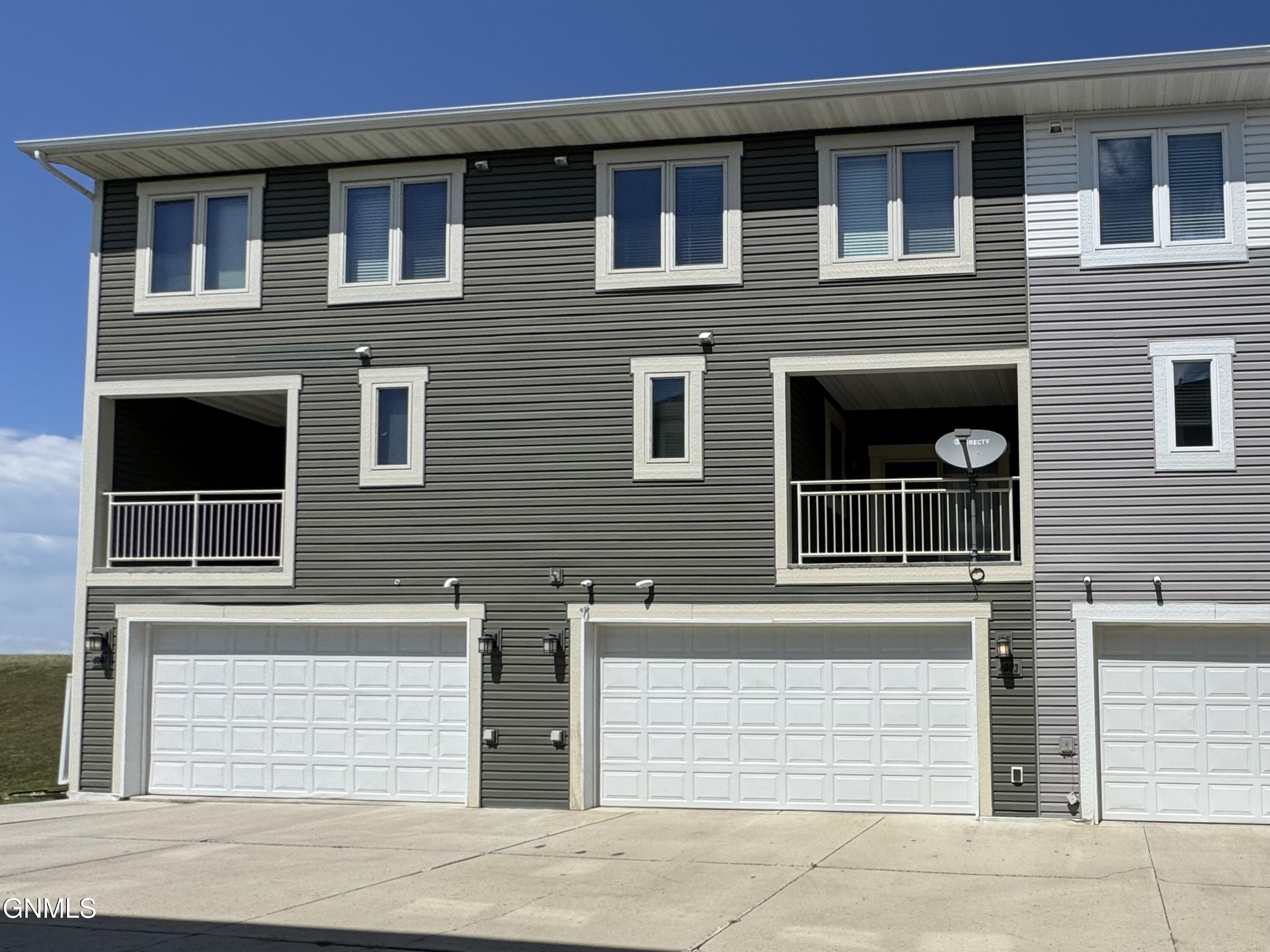 Property Photo: 4003 E Calgary Avenue ND 58503
