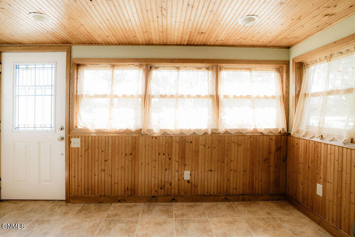 Property Photo: 212 3rd Avenue SW ND 58401