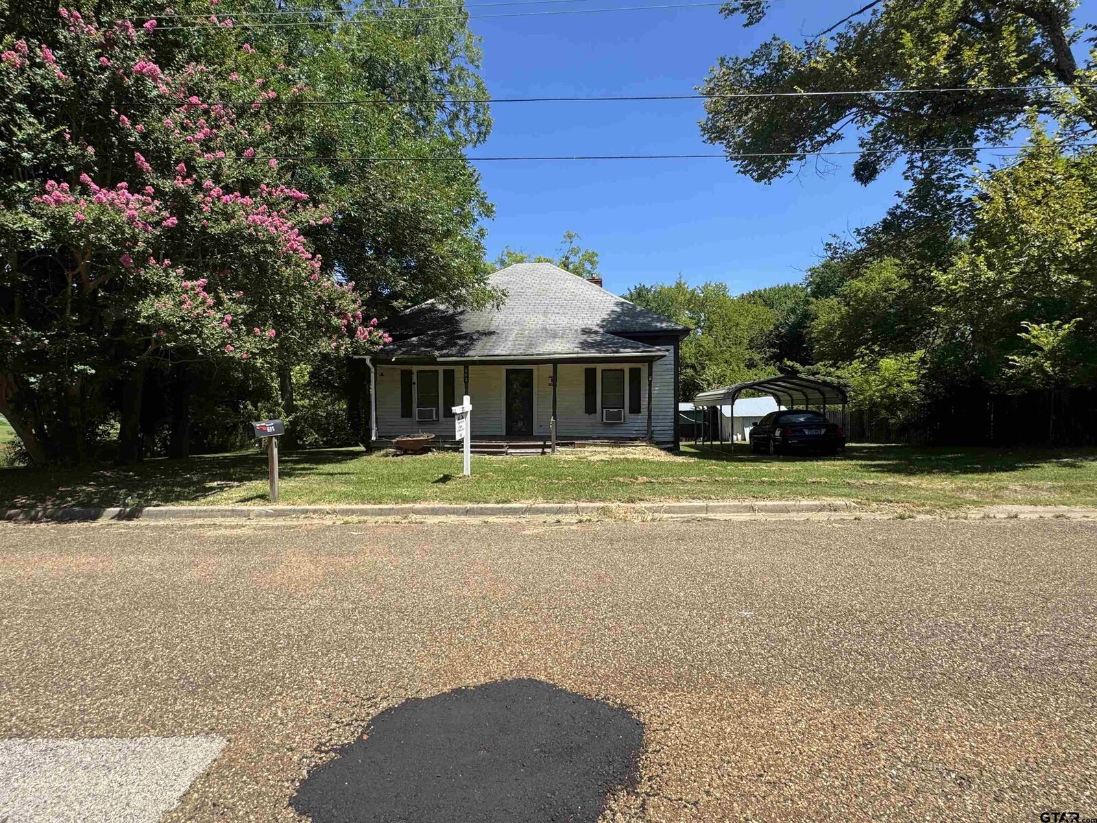Property Photo: 303 Keith St TX 75457