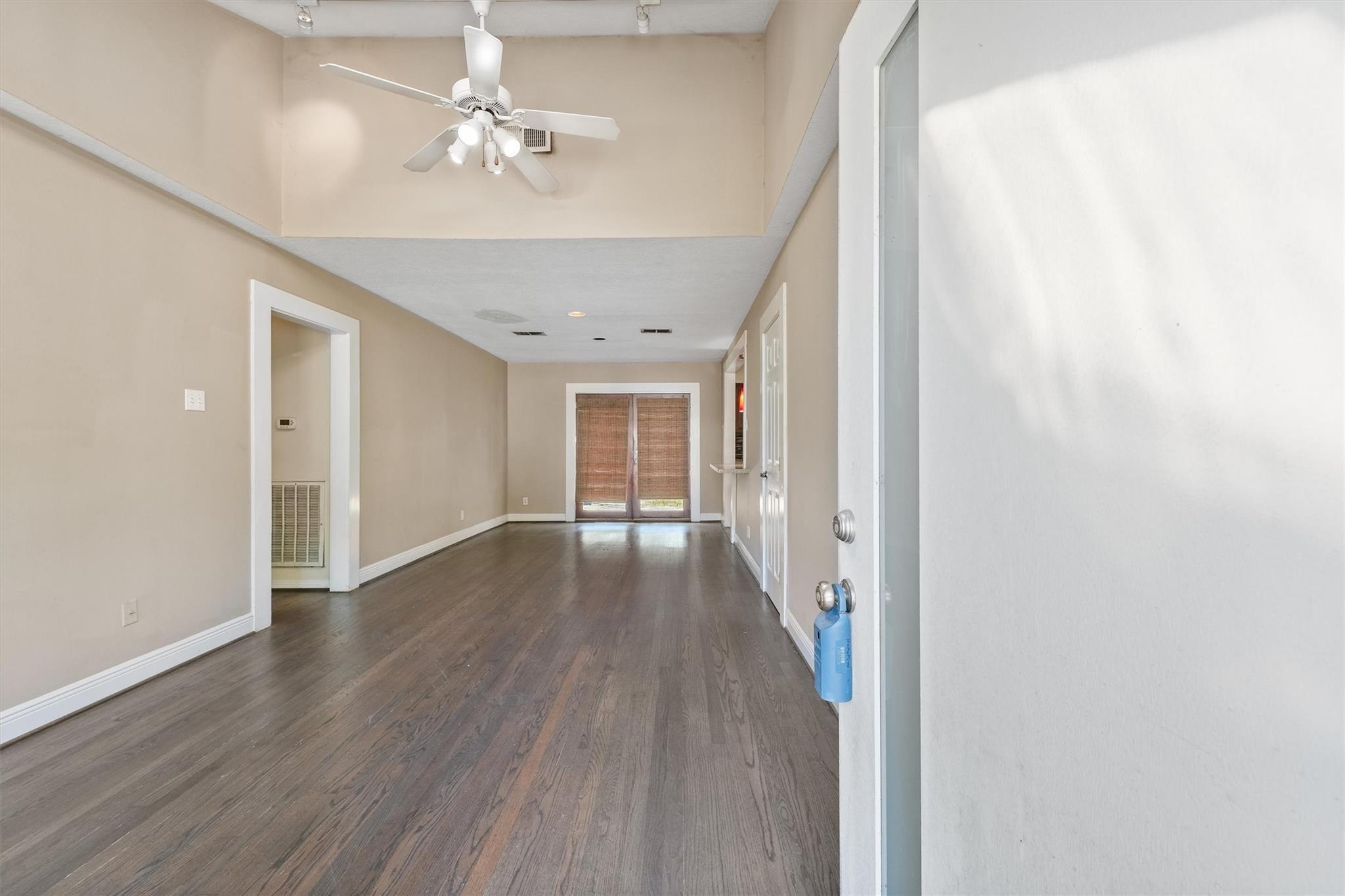 Property Photo: 959 Gardenia Drive TX 77018
