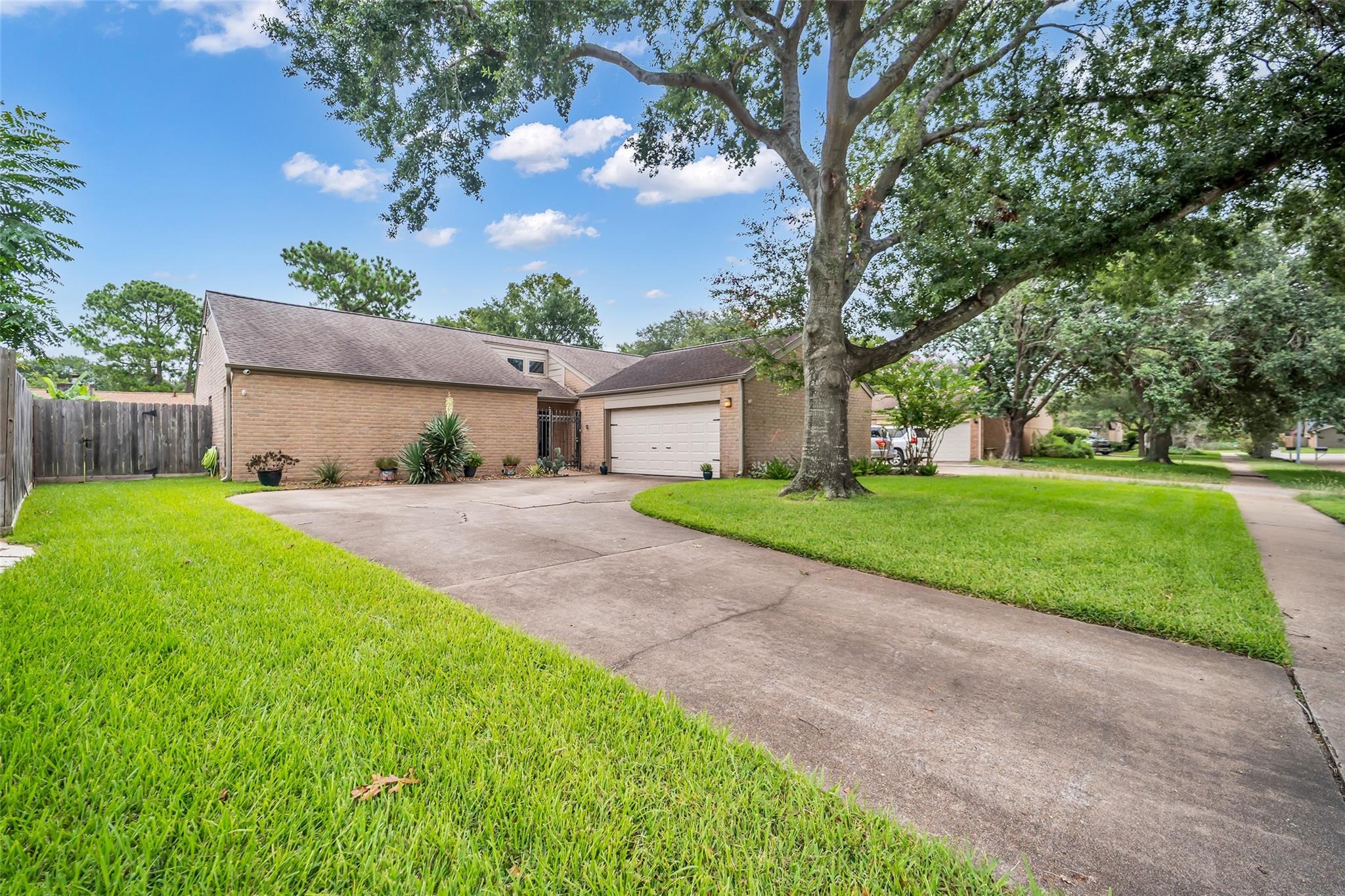 Property Photo: 1018 Apache Falls Drive TX 77450