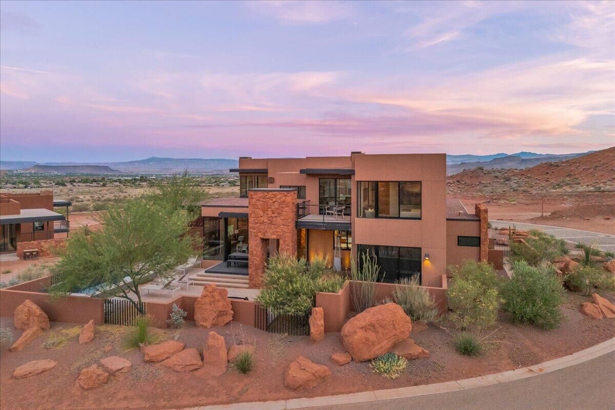 Property Photo: 768 S Sanctuary Place Place UT 84738