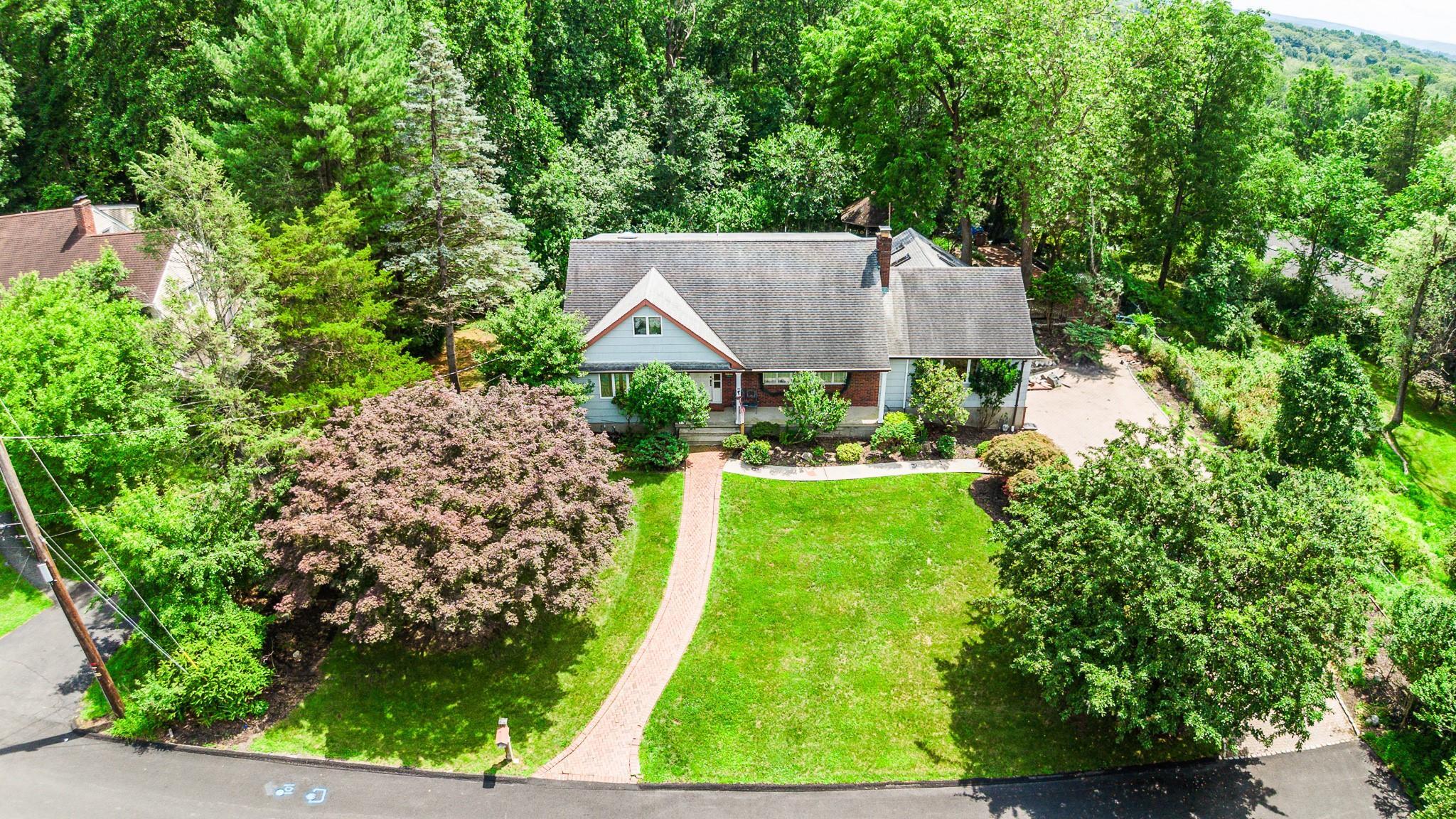 Property Photo:  11 Hillside Court  NY 10901 