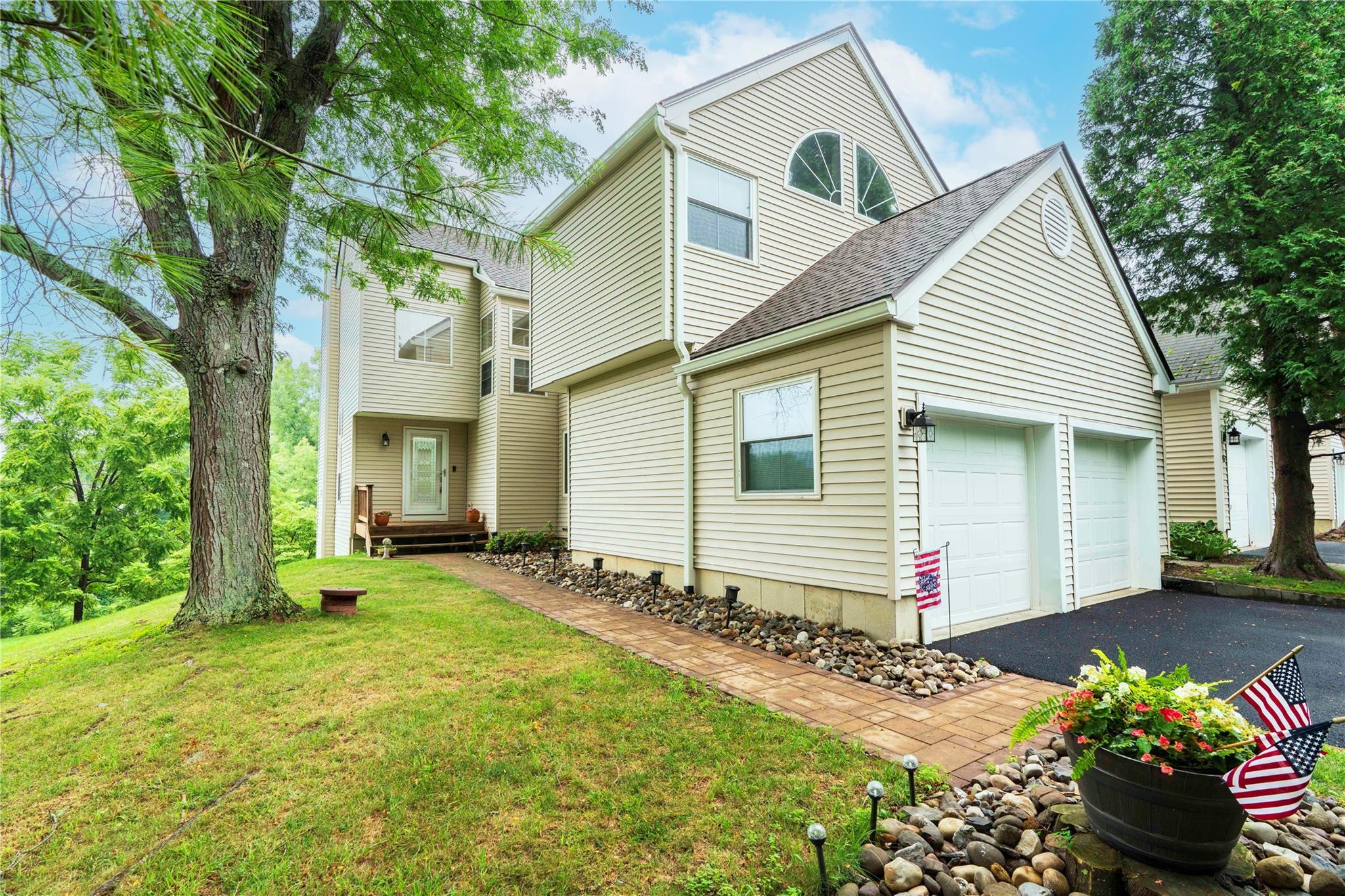 Property Photo:  8 Skidmore Road  NY 12570 