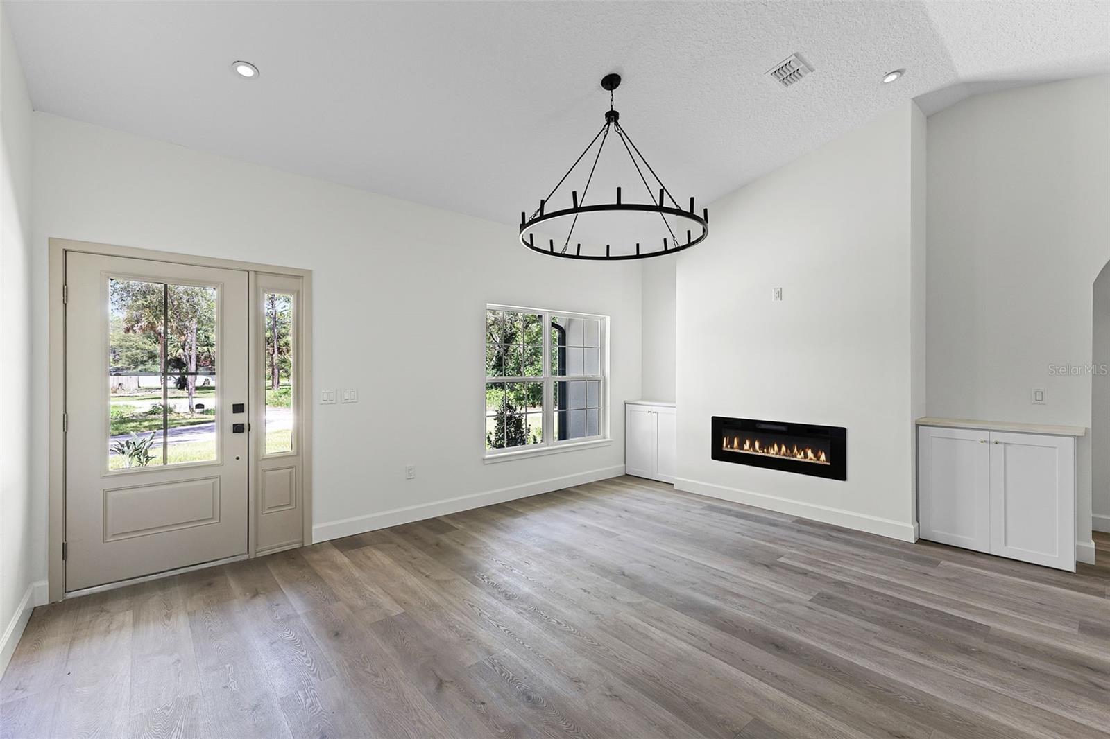 Property Photo: 320 Kenora Drive FL 32763