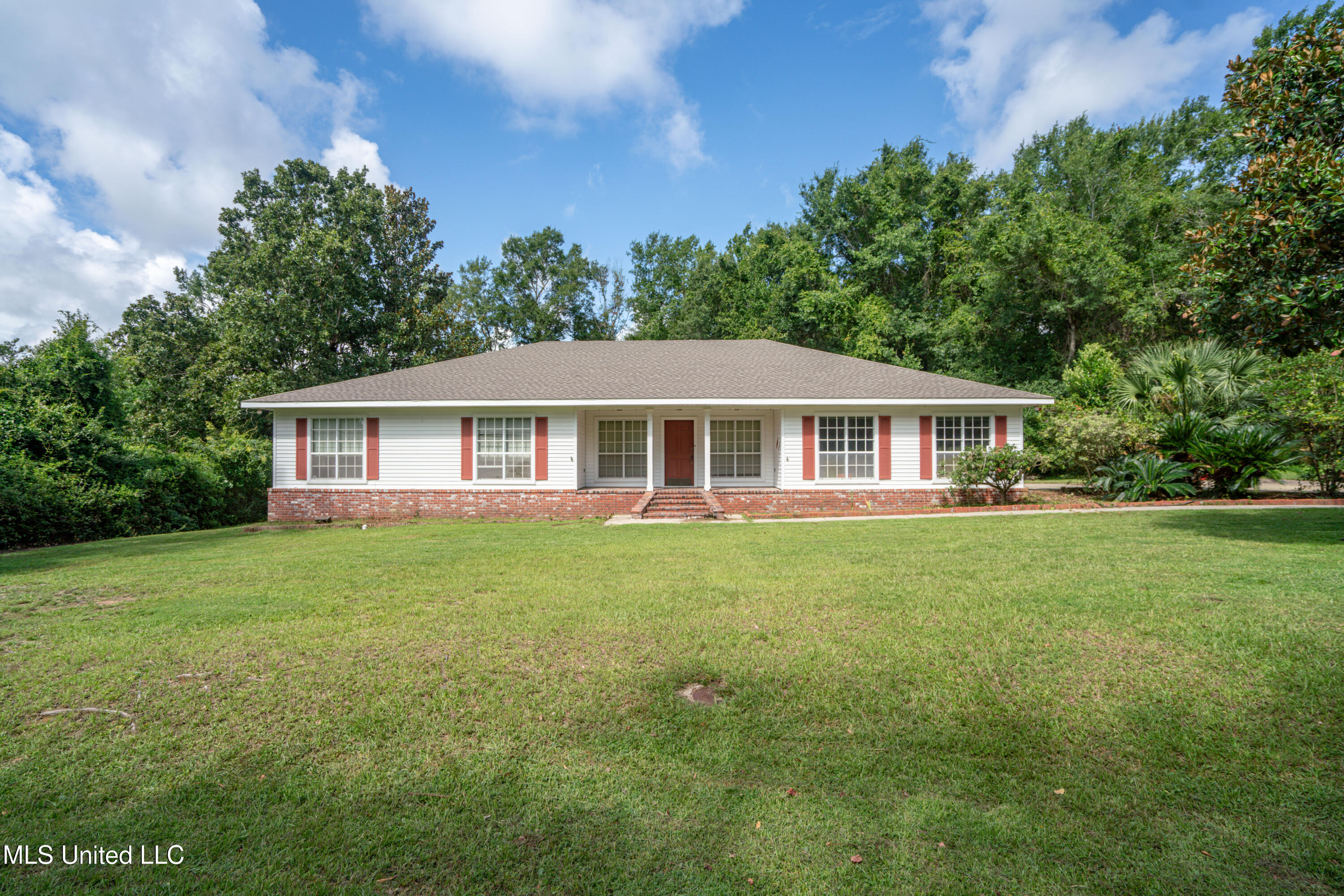 Property Photo: 888 Manoo Street MS 39525