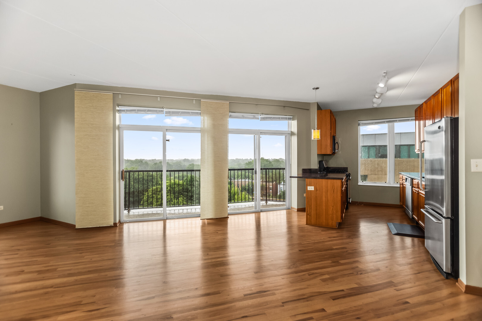 Property Photo: 515 Main Street 709 IL 60202
