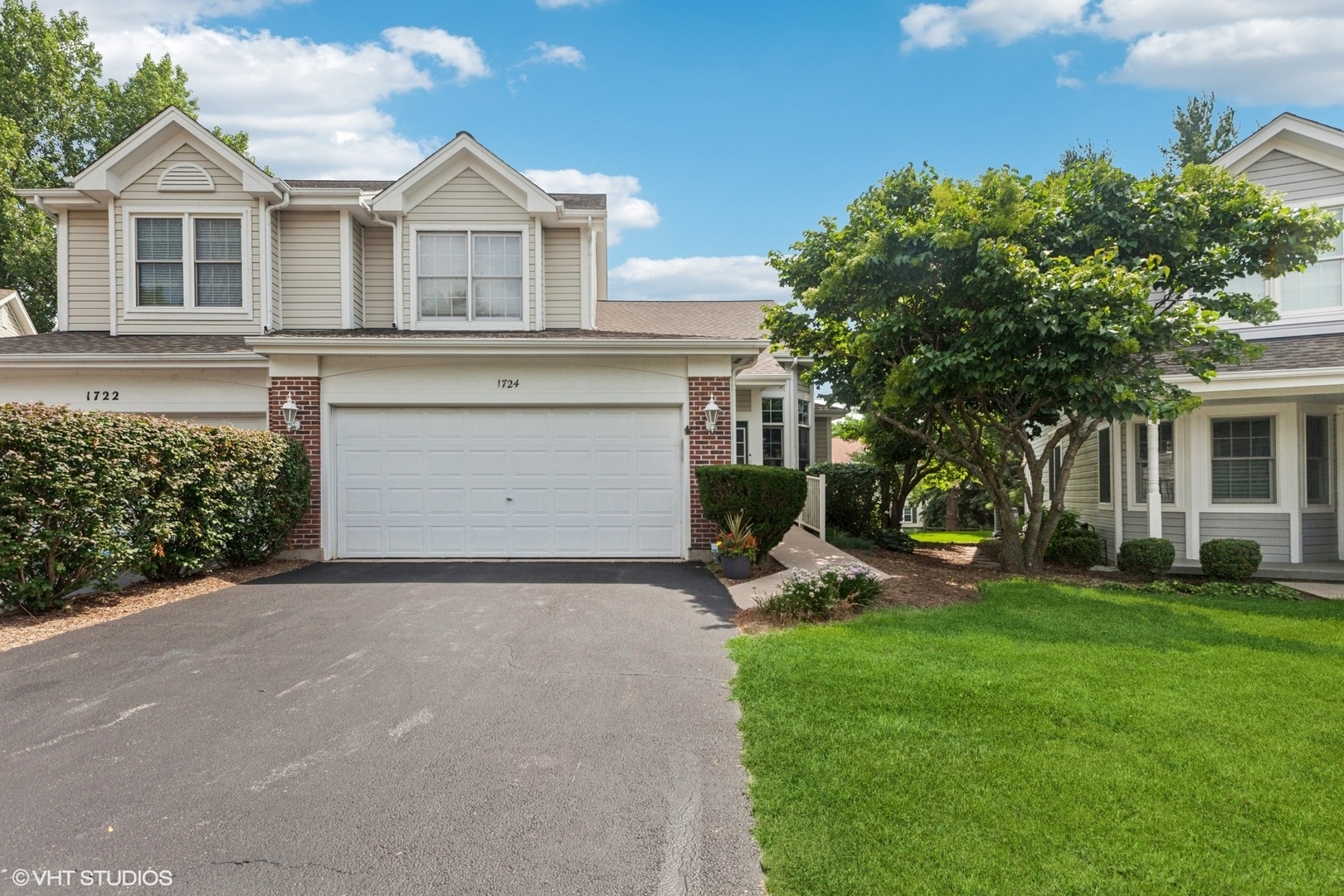 1724 Waverly Circle  St. Charles IL 60174 photo