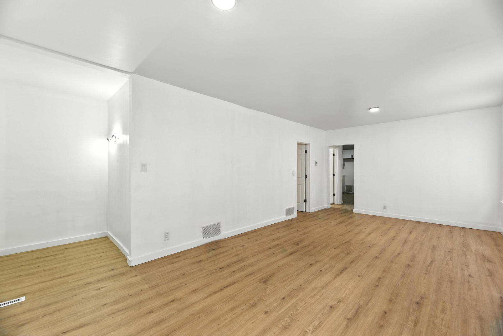 Property Photo:  17 E 100th Place  IL 60628 