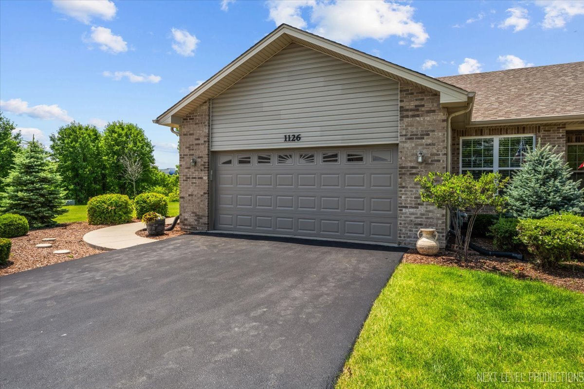 Property Photo: 1126 Mandalay Lane 1126 IL 60490