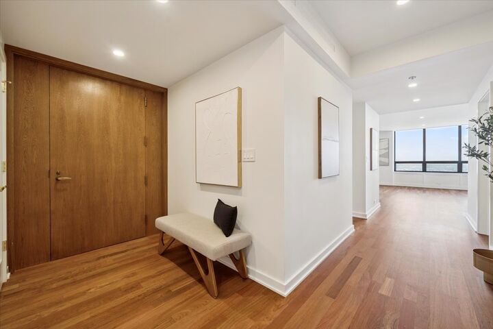 Property Photo:  180 E Pearson Street 5401  IL 60611