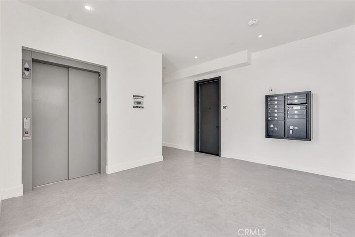 Property Photo:  848 N. Hayworth 302  CA 90046 