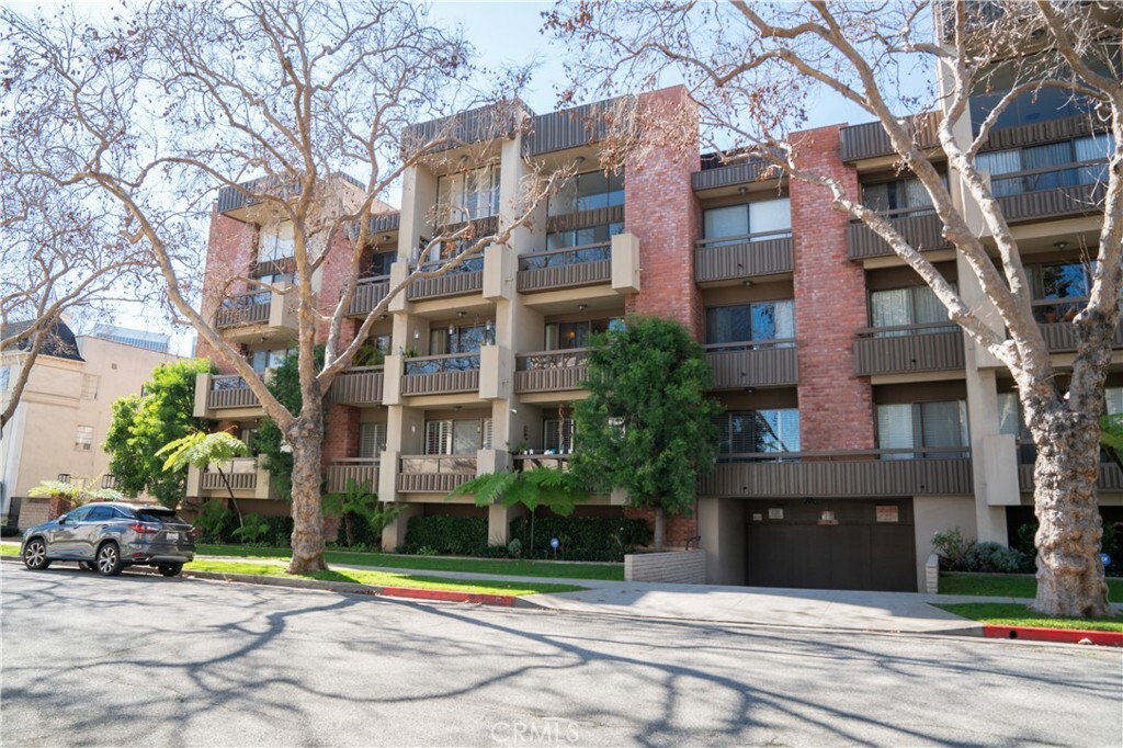 Property Photo: 141 S Linden Drive 203 CA 90212