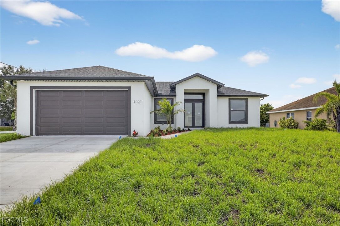 Property Photo: 1020 Chapel Avenue E FL 33971