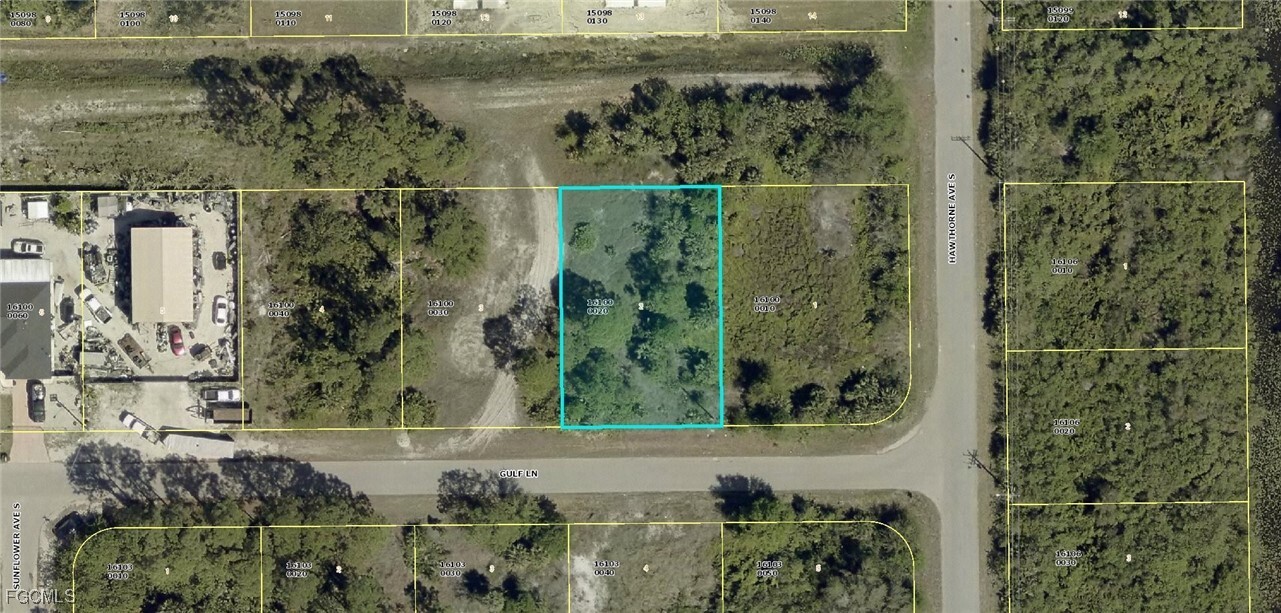 Property Photo: 877 Gulf Lane FL 33974