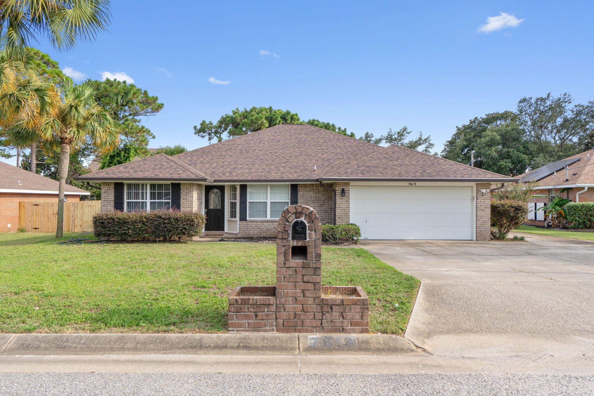Property Photo: 7613 Marthas Way Way FL 32566