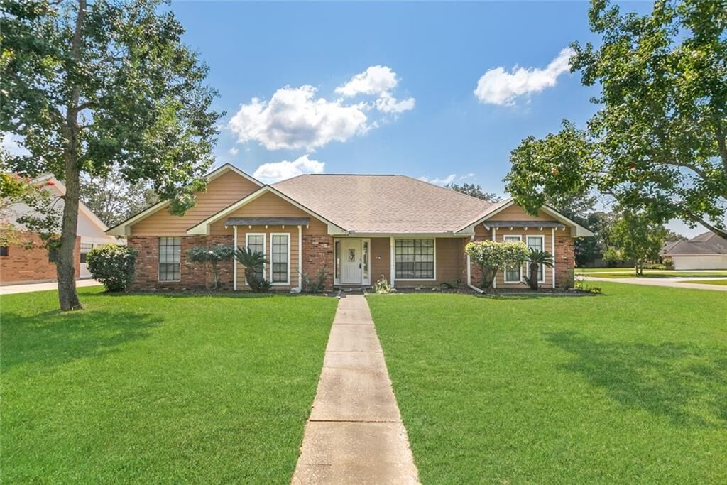 Property Photo:  845 Cross Gates Boulevard  LA 70461 