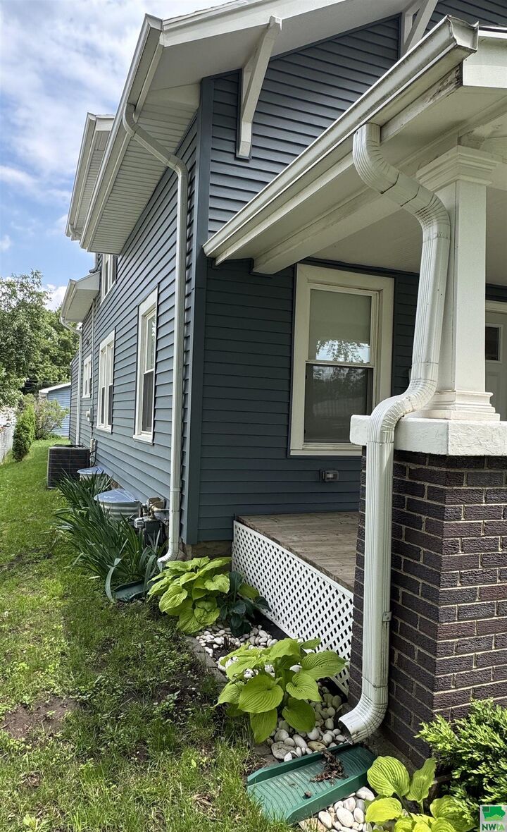 Property Photo: 614 S Westcott St IA 51106