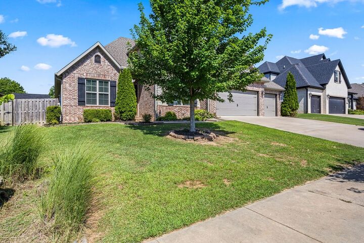 Property Photo: 702 SE Eaton Street AR 72712
