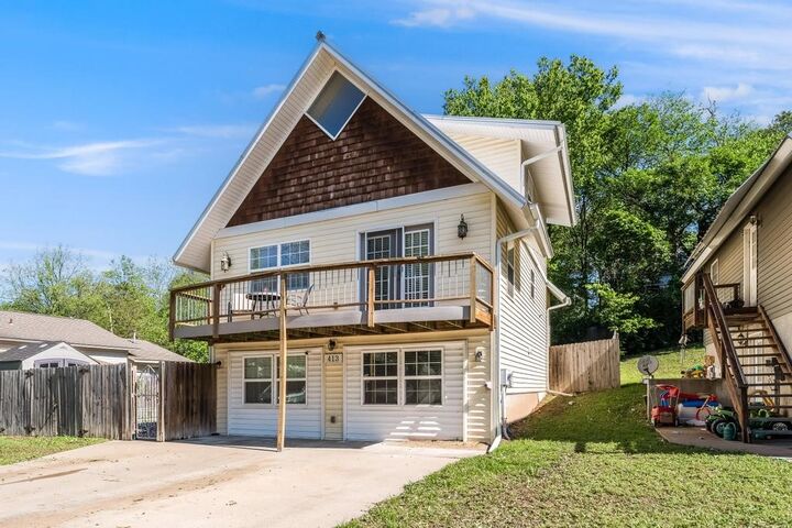 Property Photo: 413 Tahlequah Street AR 72761