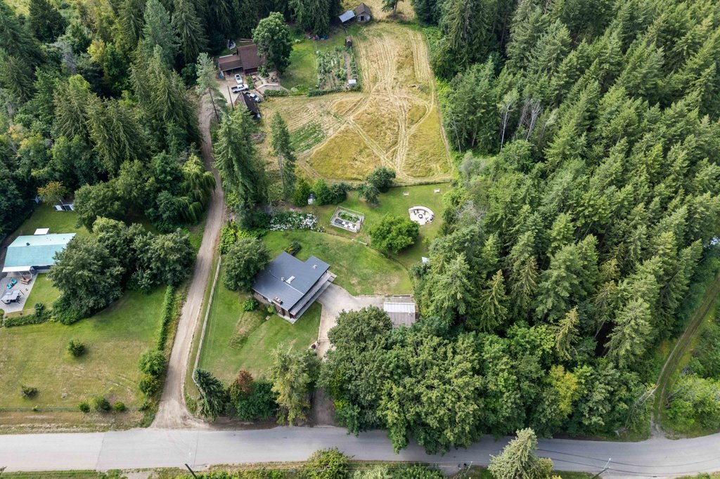 Photo de la propriété: 5790 70 Avenue BC V0E 1K0