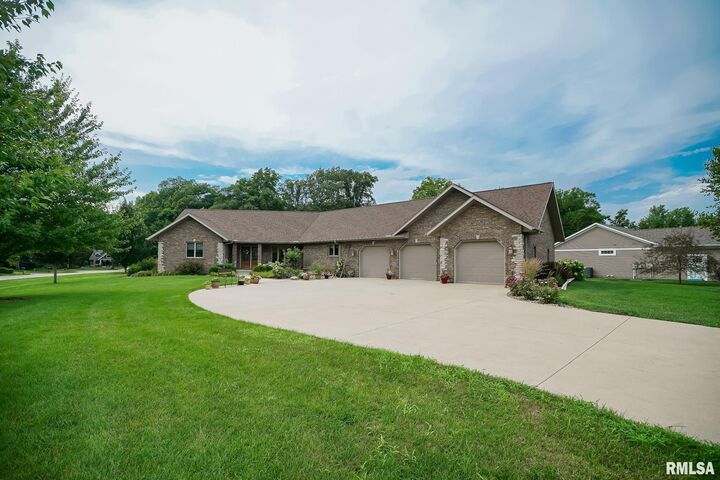 300 Oak Valley Drive  Goodfield IL 61742 photo